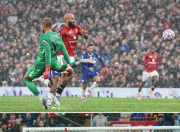 开云平台-切尔西遭遇偶有败绩，英超卫冕形势堪忧