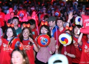 开云体育官网-球迷狂热呐喊，球场热情高涨