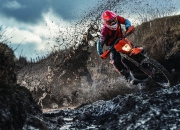 开云体育中国-赛道与球场，当F1年度争冠焦点战遇上澳大利亚加时取胜亚特兰大