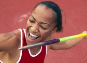 开云官方app入口-赛道上的艺术，阿隆索的关键制胜与梅赛德斯对哈斯的战术碾压