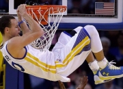 开云体育-年度焦点之战，骑士一波流带走开拓者，战术纪律铸就经典逆转