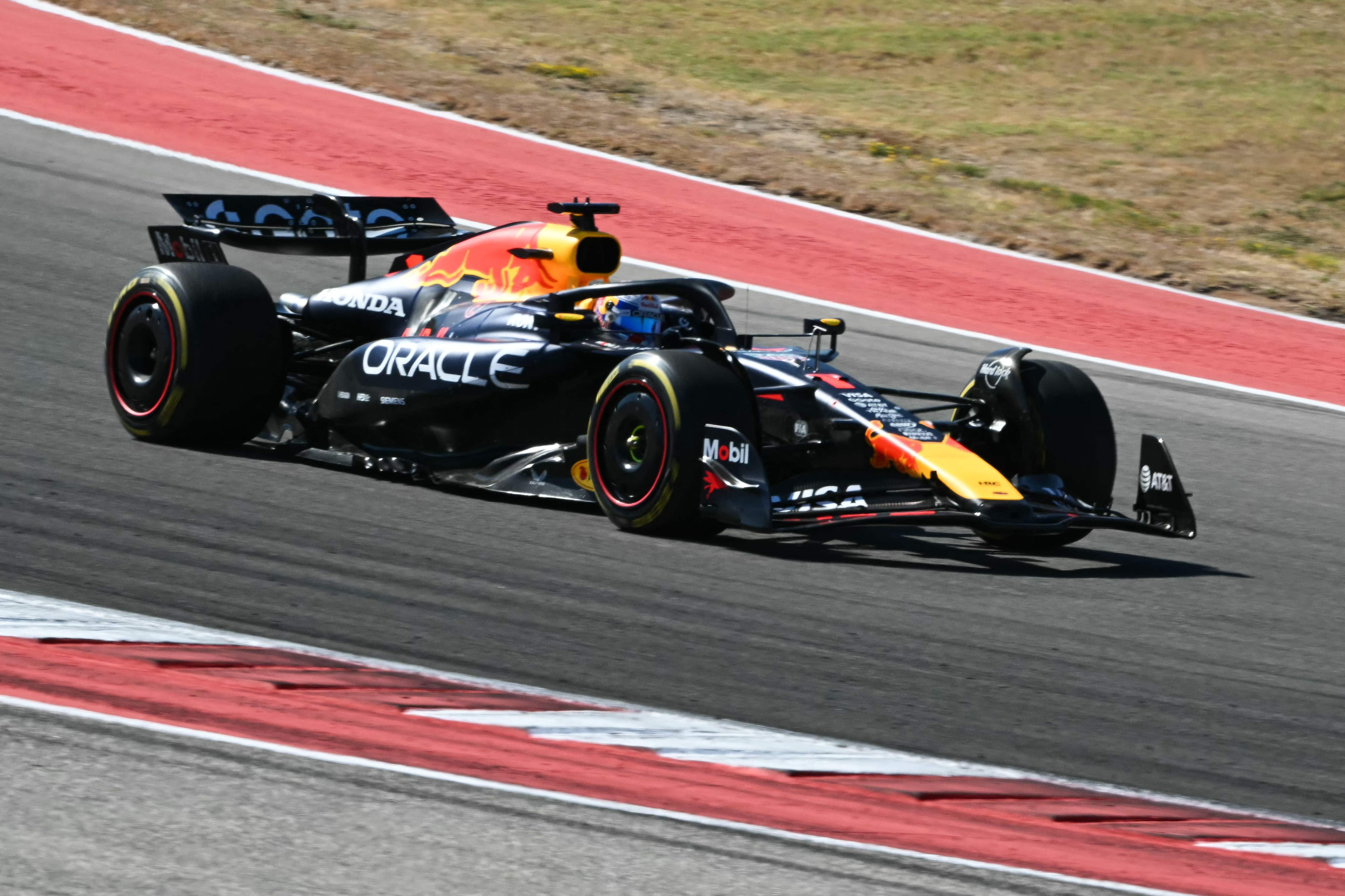 法拉利完胜迈凯伦，维斯塔潘刷新纪录