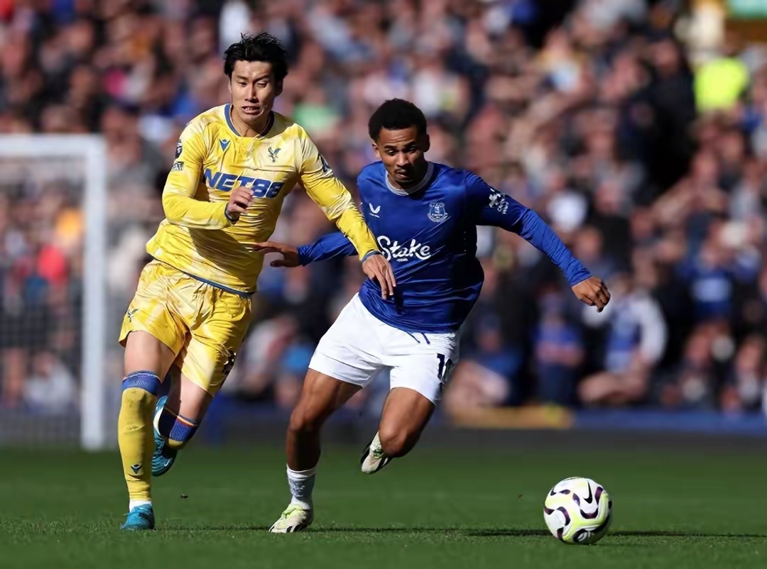 切尔西遭遇偶有败绩,英超卫冕形势堪忧 切尔西遭遇偶有败绩,英超卫冕形势堪忧