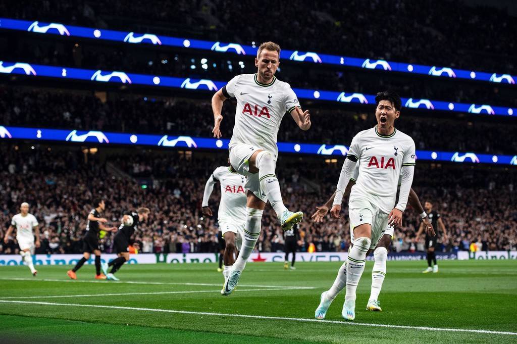 关于托特纳姆热刺大胜，夺得小组头名成功晋级的信息