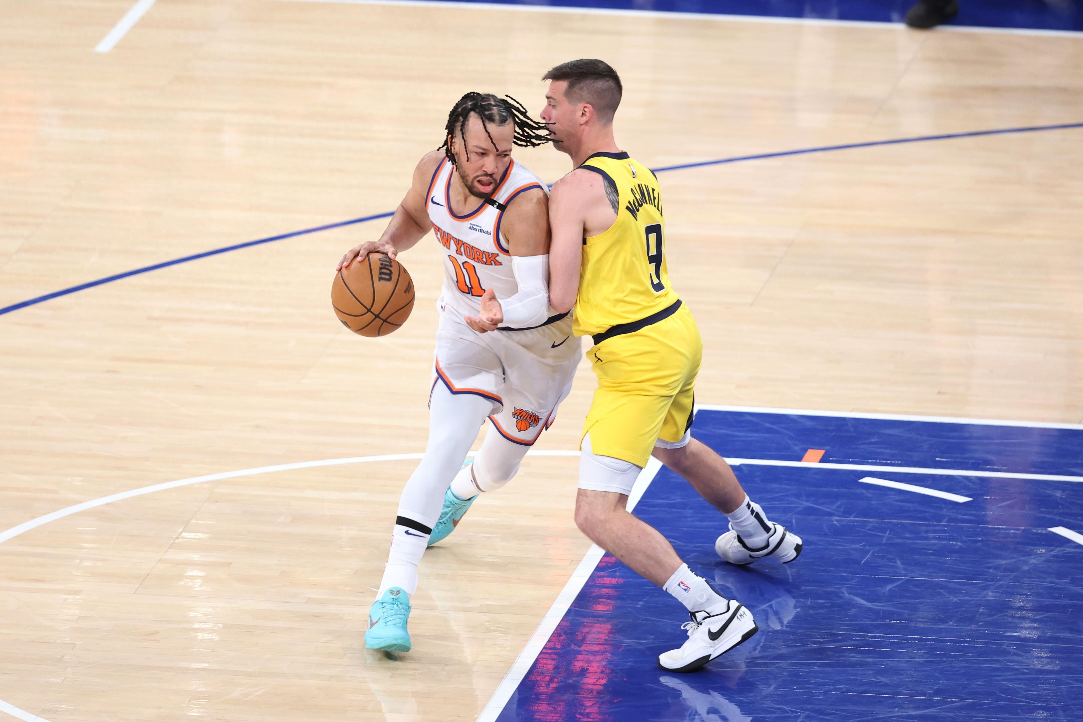 包含活塞客场击败尼克斯，独行狮子表现抢眼的词条