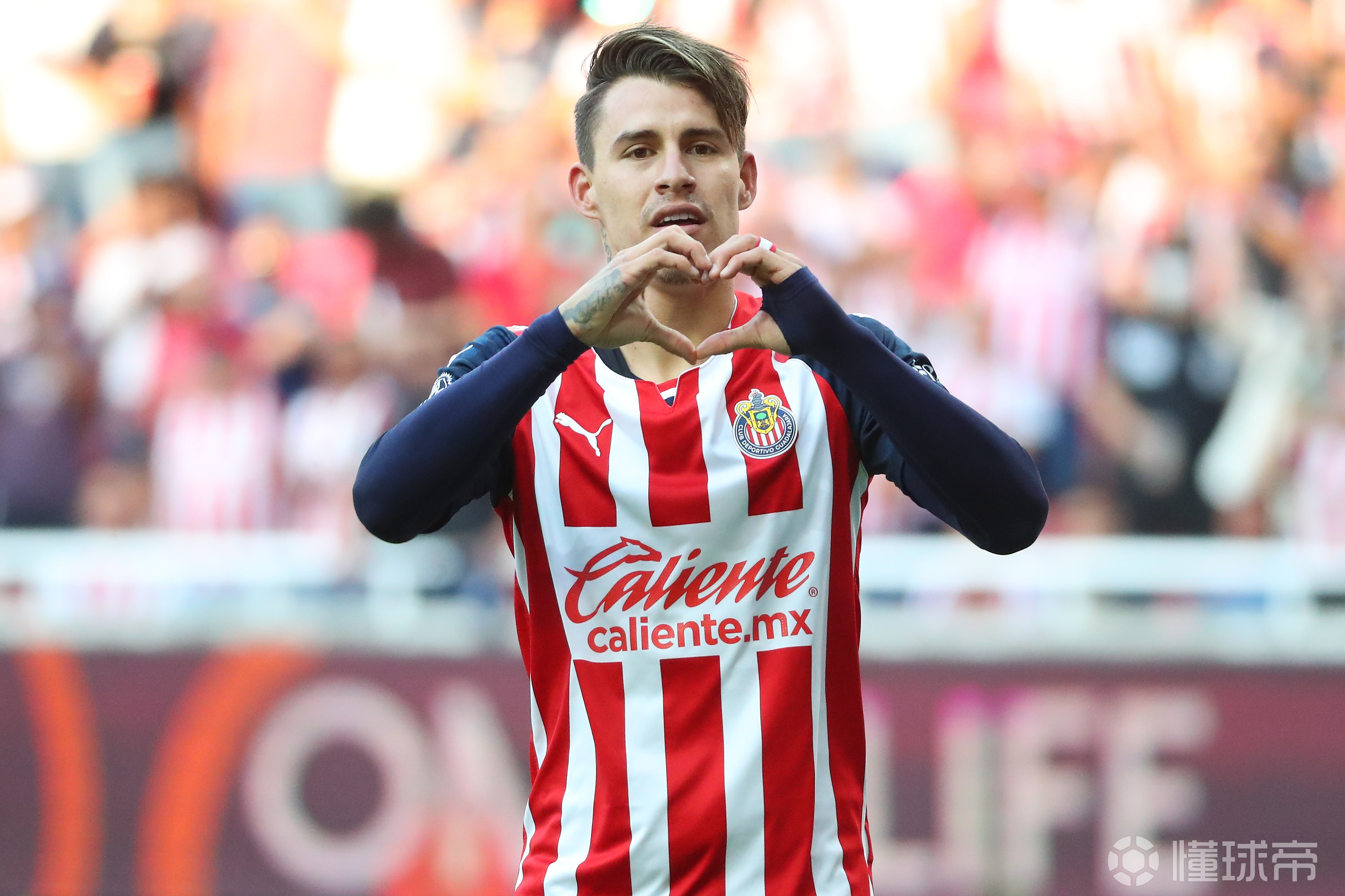 包含亚眠大将伤愈归来，欲为球队赢得胜利的词条