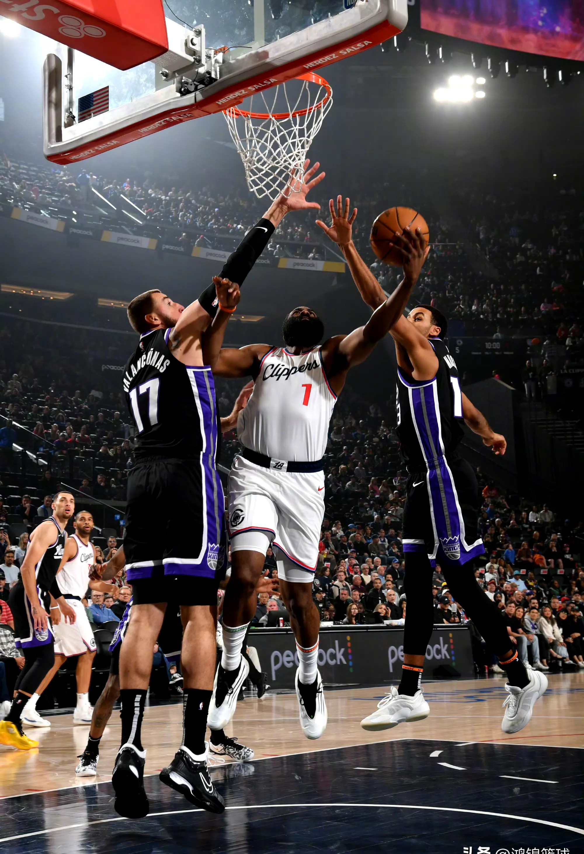 包含土耳其男篮险胜鹈鹕，哈登打破历史纪录的词条