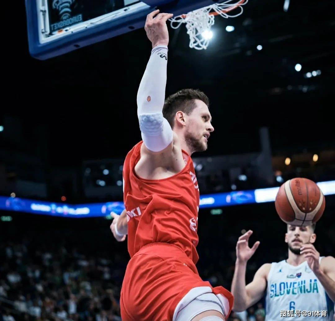 包含波兰乒乓球队爆冷法国乒乓球队，波尔完成帽子戏法的词条