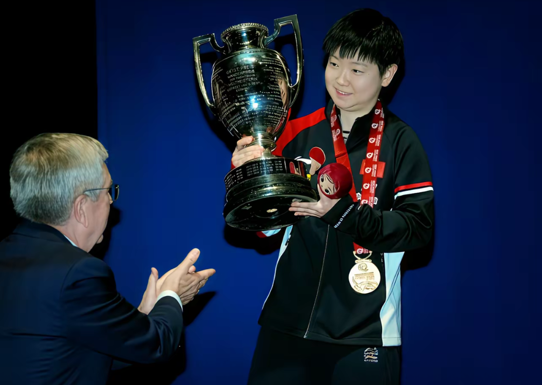 澳大利亚游泳选手夺得第三枚金牌的简单介绍