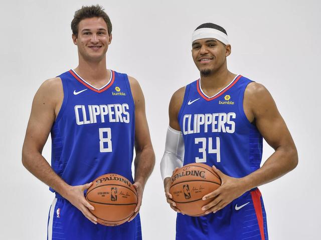 76人碾压尼克斯,加里纳利惊艳世界 76人碾压尼克斯,加里纳利惊艳世界