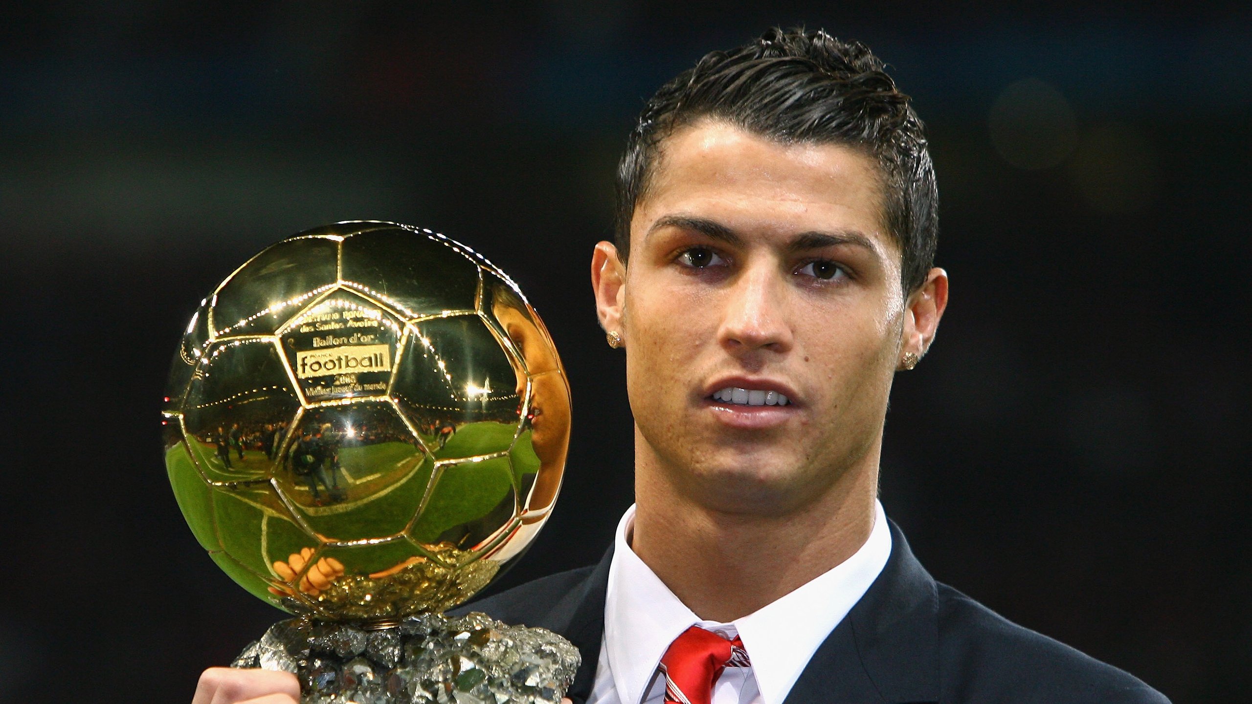 世界杯之夜，苏亚雷斯以意志与天赋主宰比赛走向