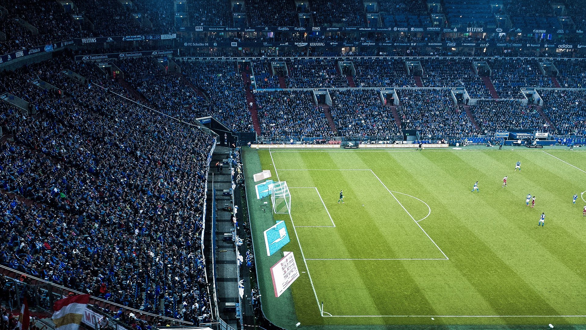 F1新赛季揭幕战，芬兰冰人战术打穿埃及沙漠，维斯塔潘与勒克莱尔上演焦点对决